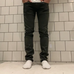 Replay anbass - Tja säljer nu dessa Replay anbass i en snygg mörkgrå färg! Dem är i st 30/32 och passar folk mellan 170-180! Pris kan diskuteras vid snabb affär!