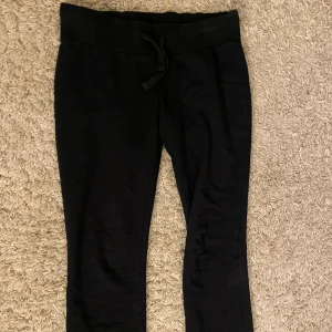 Byxor - Byxor från Nelly i storlek xs (större i midjan) köpta från Vinted men aldrig använda av mig