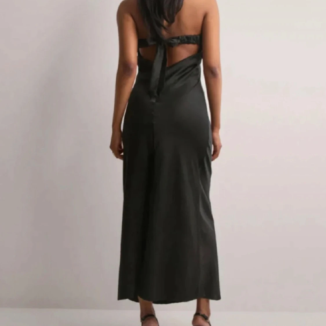 Svart långklänning