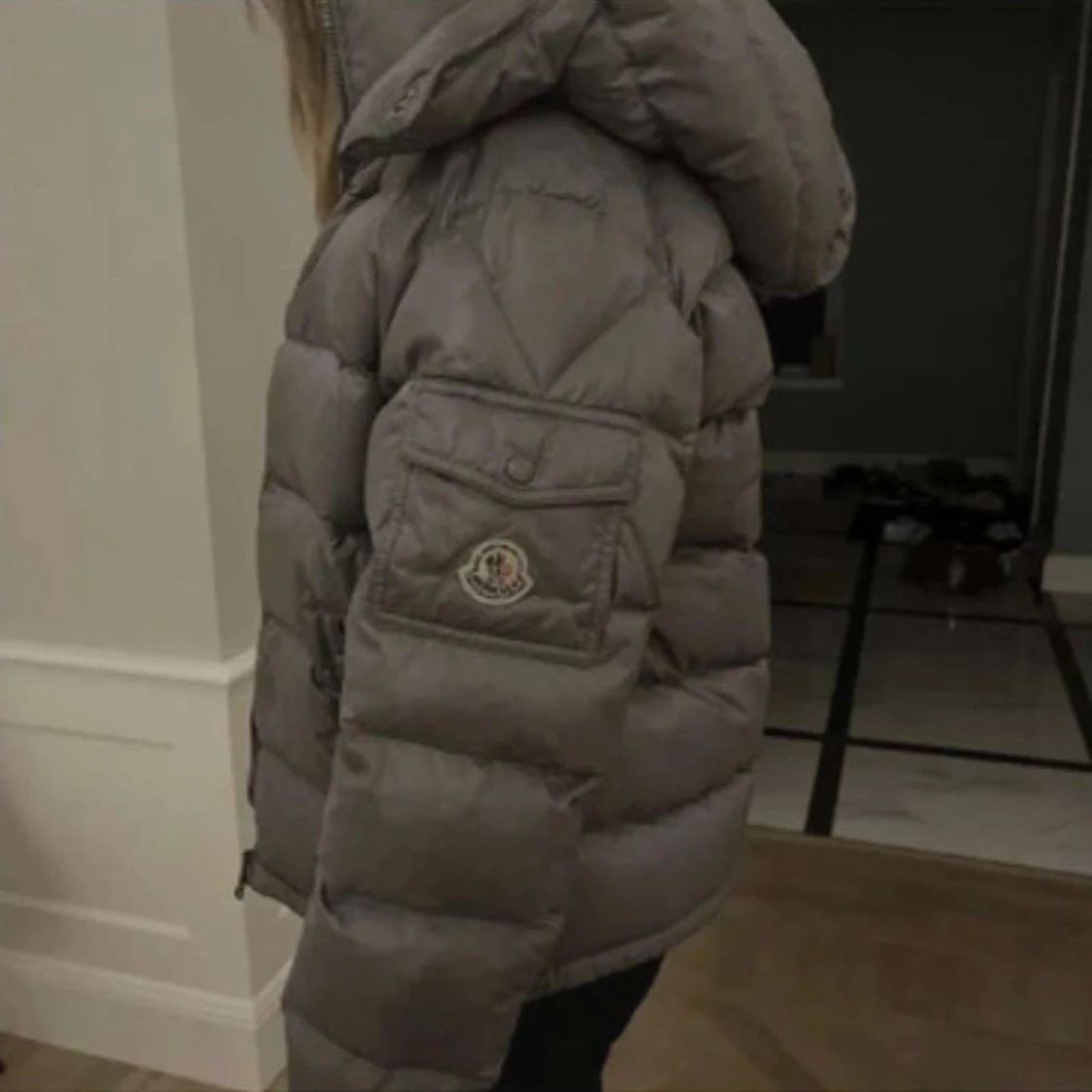 Grå Moncler pufferjacka med huva - 2