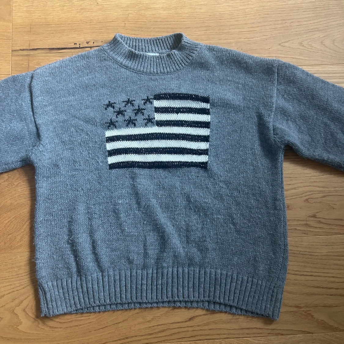 Grå stickad tröja Meet Me There