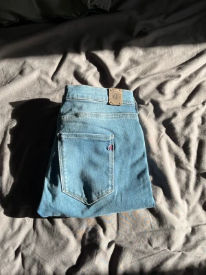 Replay Jeans - Hör av er vid funderingar!