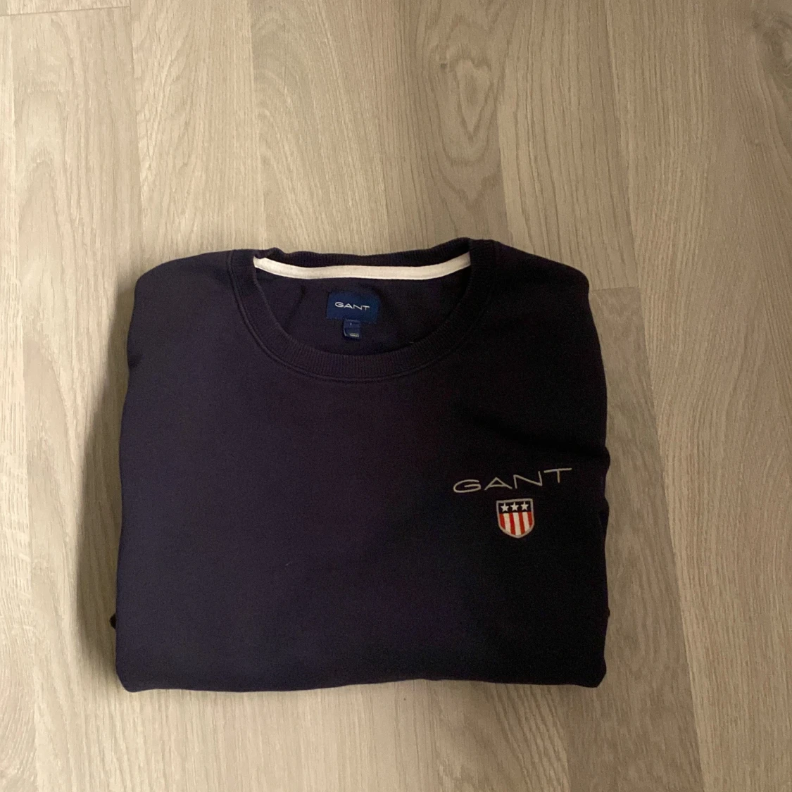 Mörkblå sweatshirt från GANT - 3