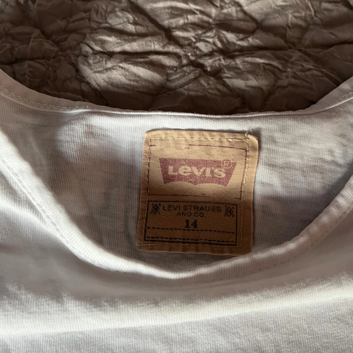Vit Levi's t-shirt med rött tryck - 3