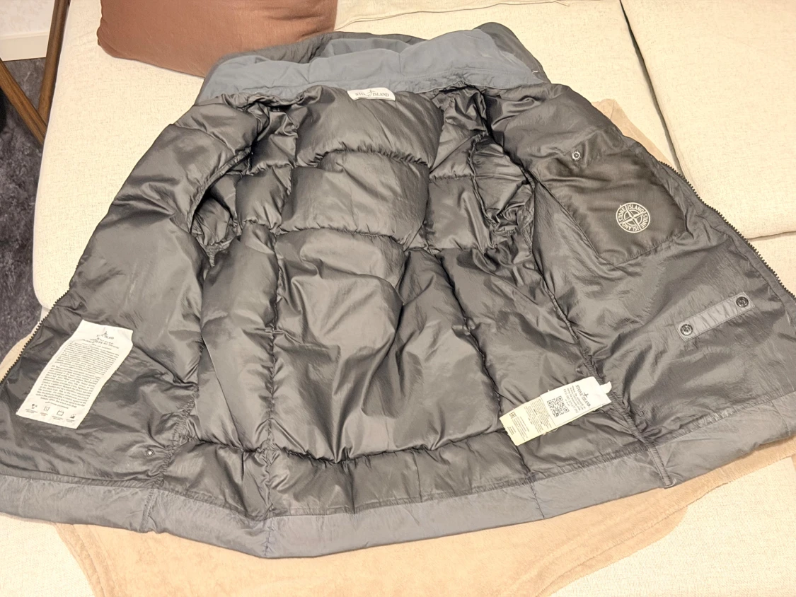 Grå dunjacka från Stone Island - 3