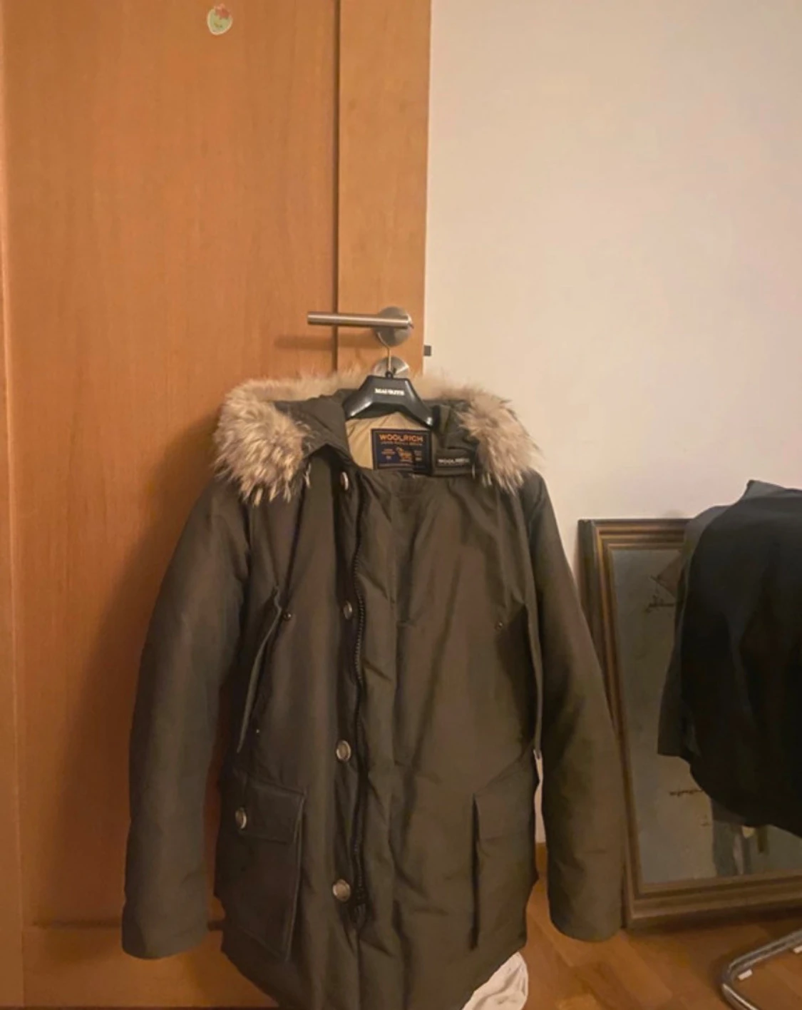 Mörkgrön parkas från Woolrich med päls