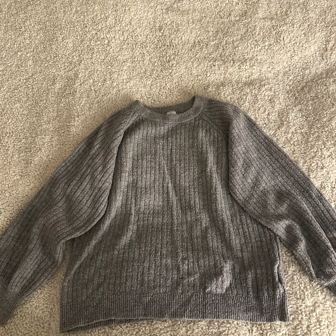 Grå ribbad stickad tröja Lindex - 1