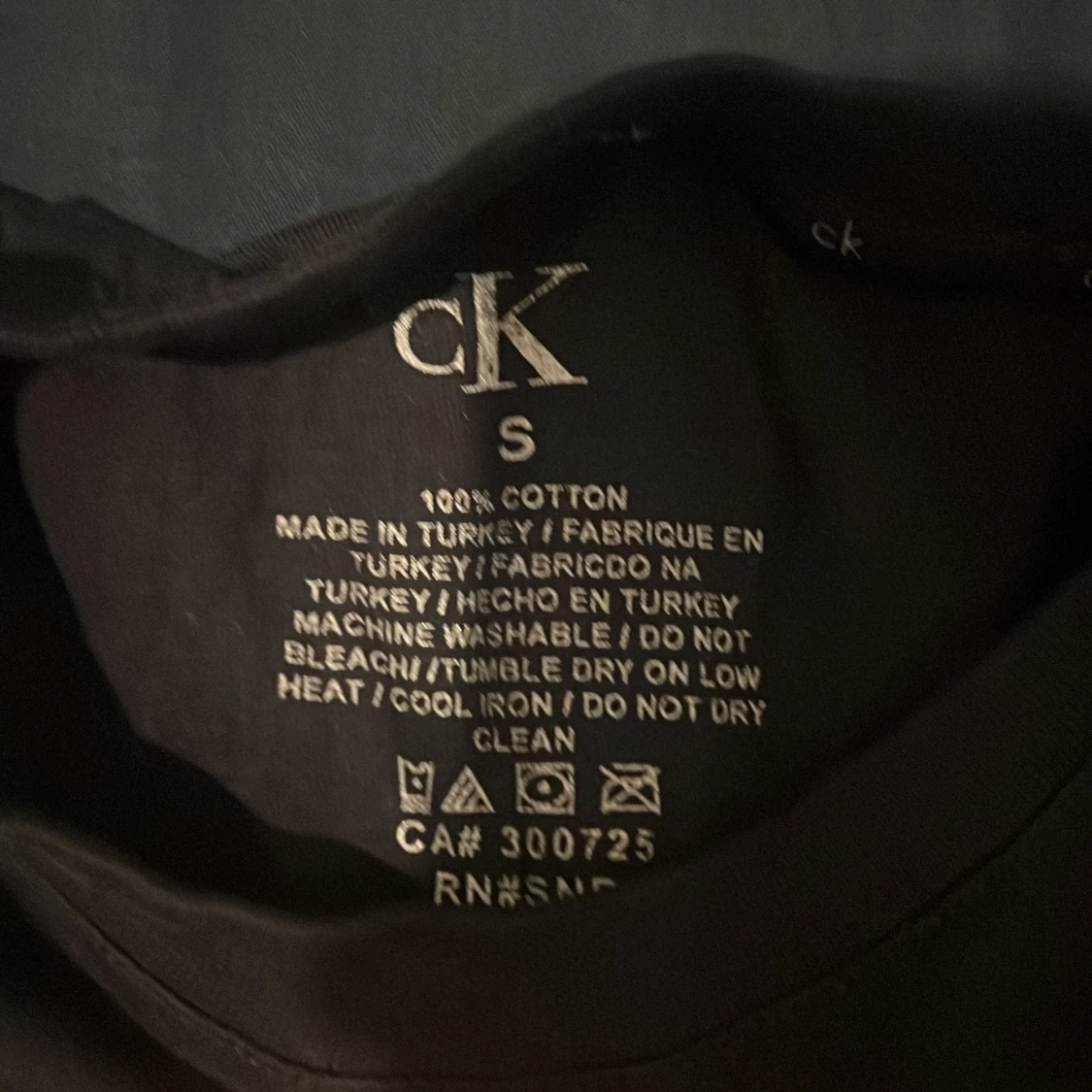 Svart Calvin Klein t-shirt med broderi - 2