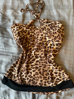 Vintage top - Vintage aktig topp från H&M rose collection 😋pris kan sänkas vid snabb affär!! 🤗