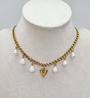 Handgjort halsband  - Material-rostfritt stål. 