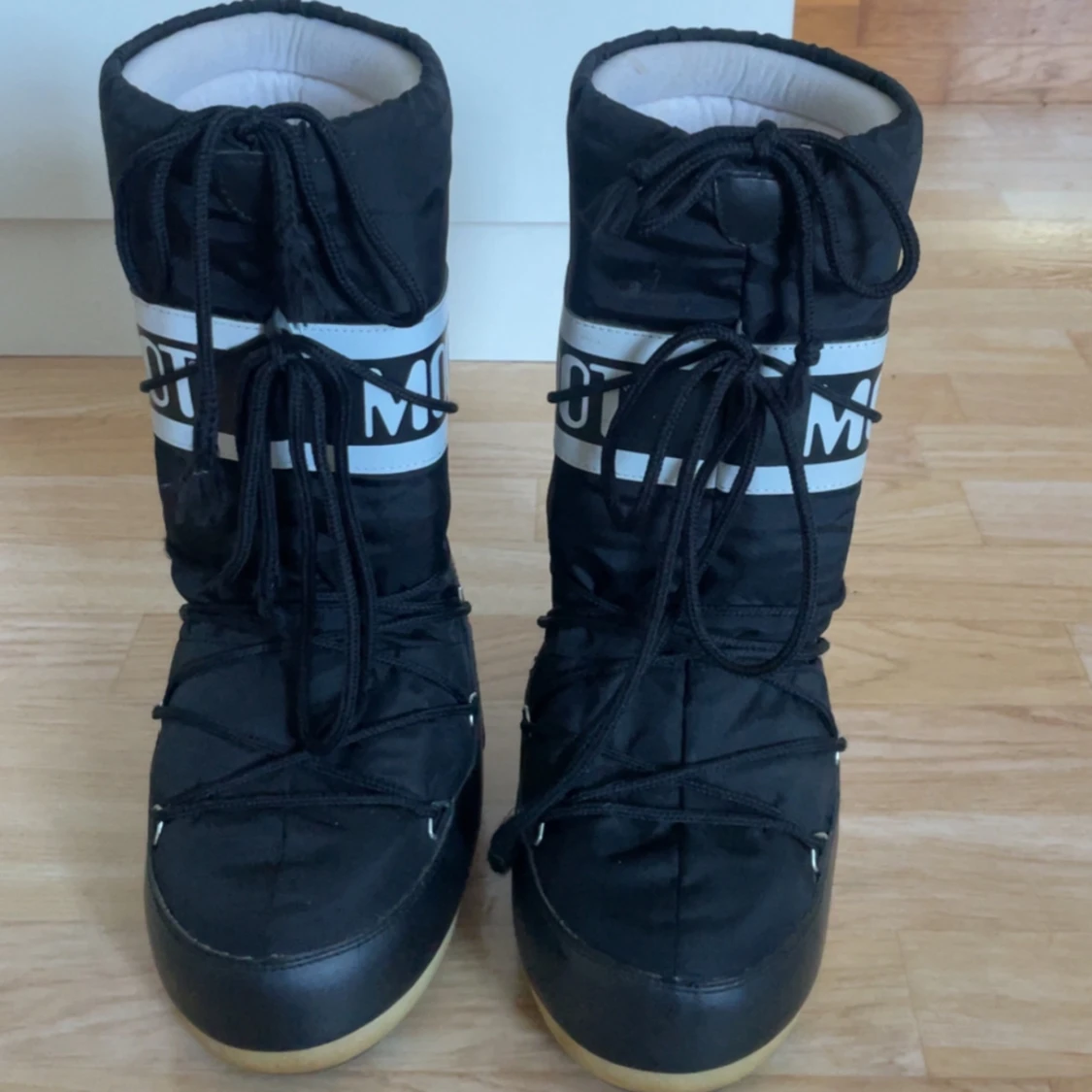 Svarta höga Moon Boots 