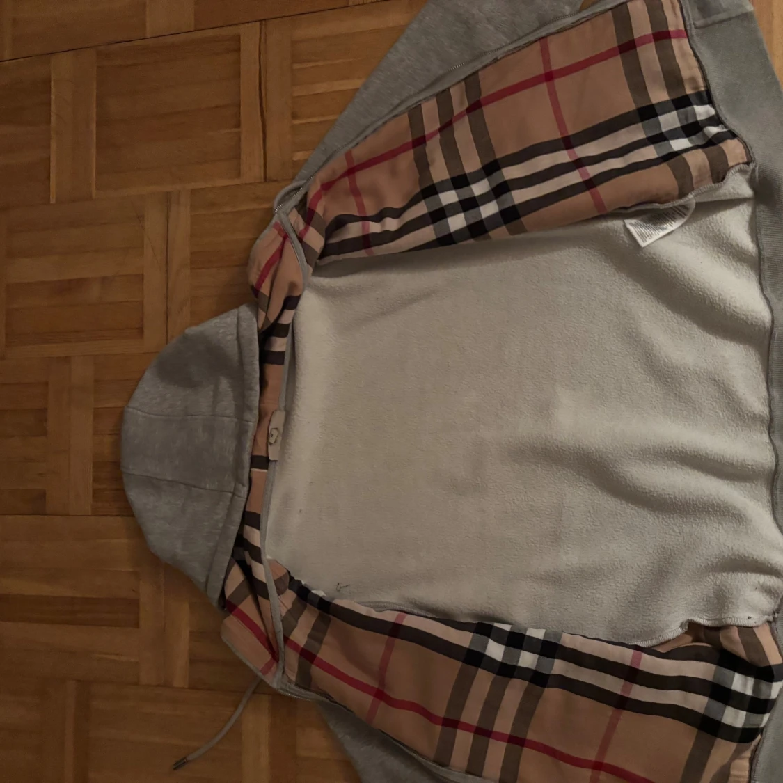 Grå Burberry hoodie med rutig huva/ PRIS KAN DISKUTERAS/ - 3