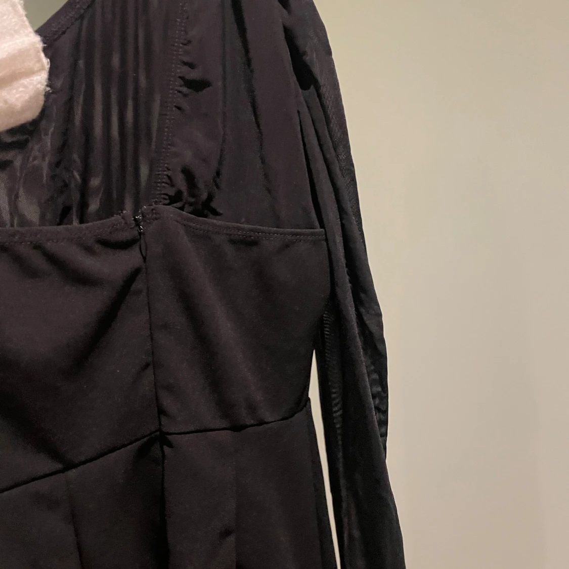 Svart långklänning med oneshoulder - 1