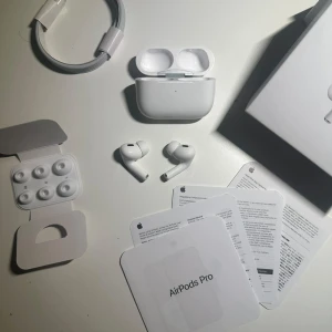 AirPods Pro 2 - Air pods pro 2 helt nya, allt ingår det vill säga laddare osv
