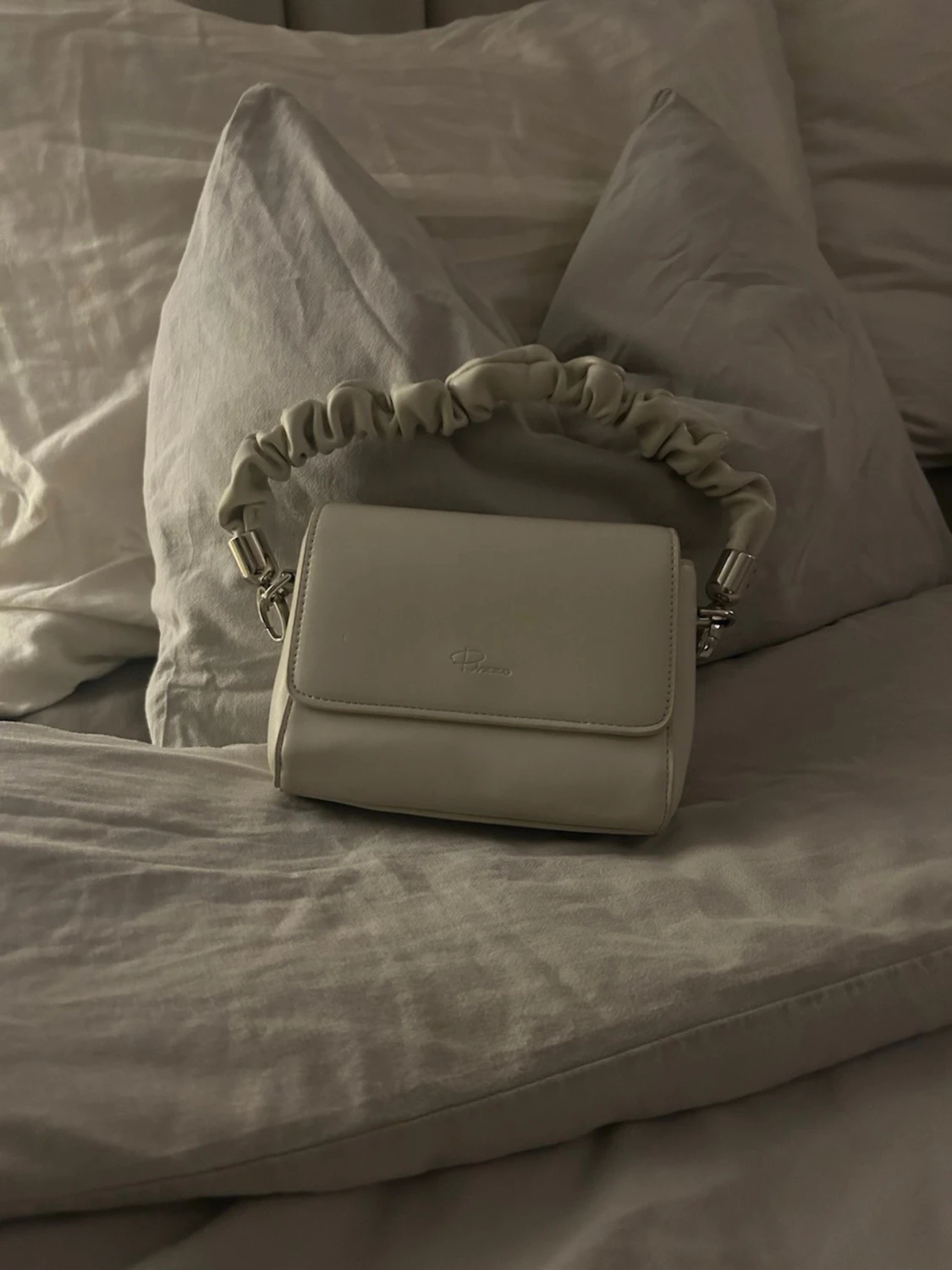 super gullig axelväska 