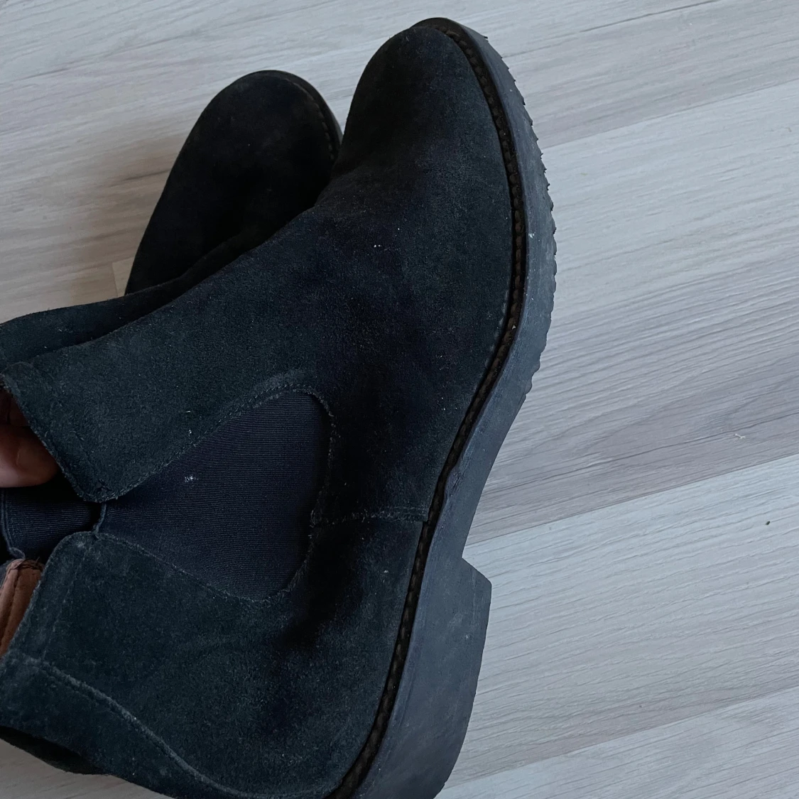 Svarta chelsea boots i mocka - 2