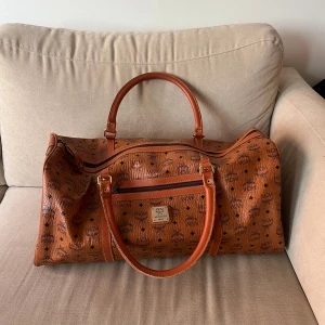 Weekend väska - Weekend väska. 50x24x25 cm. Inget märke - no brand.