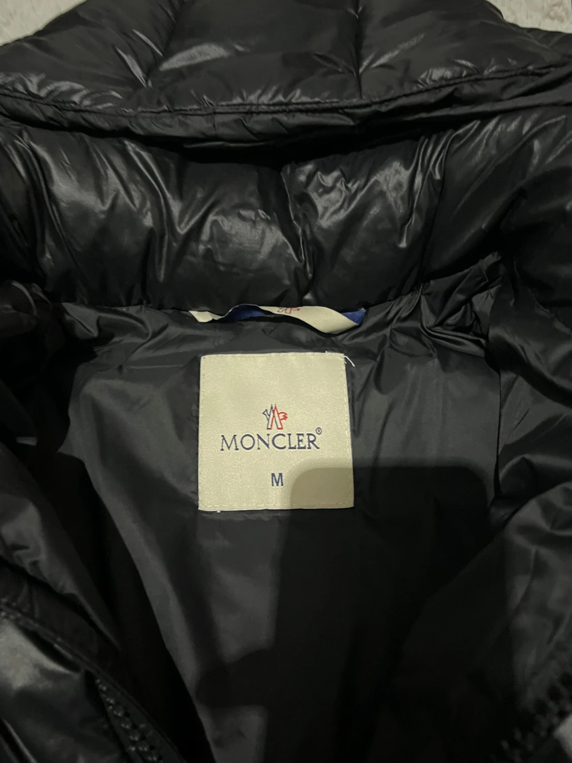 Svart Moncler pufferjacka med huva - 4