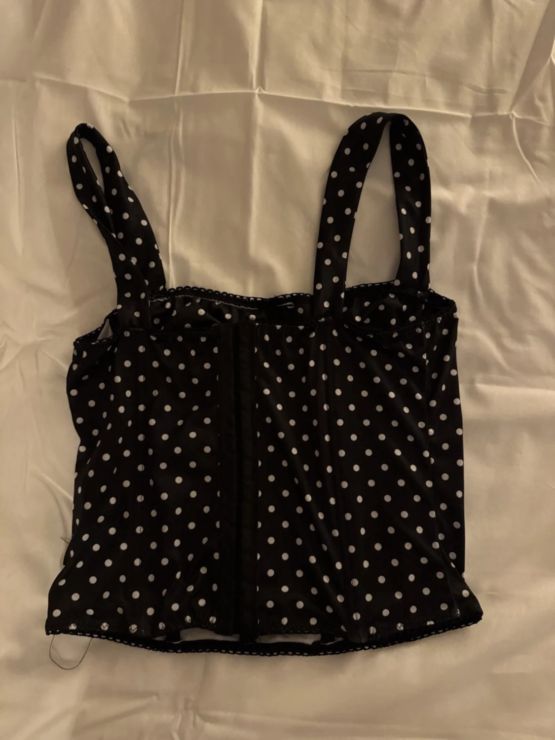 Svart prickig korsett med axelband - 1