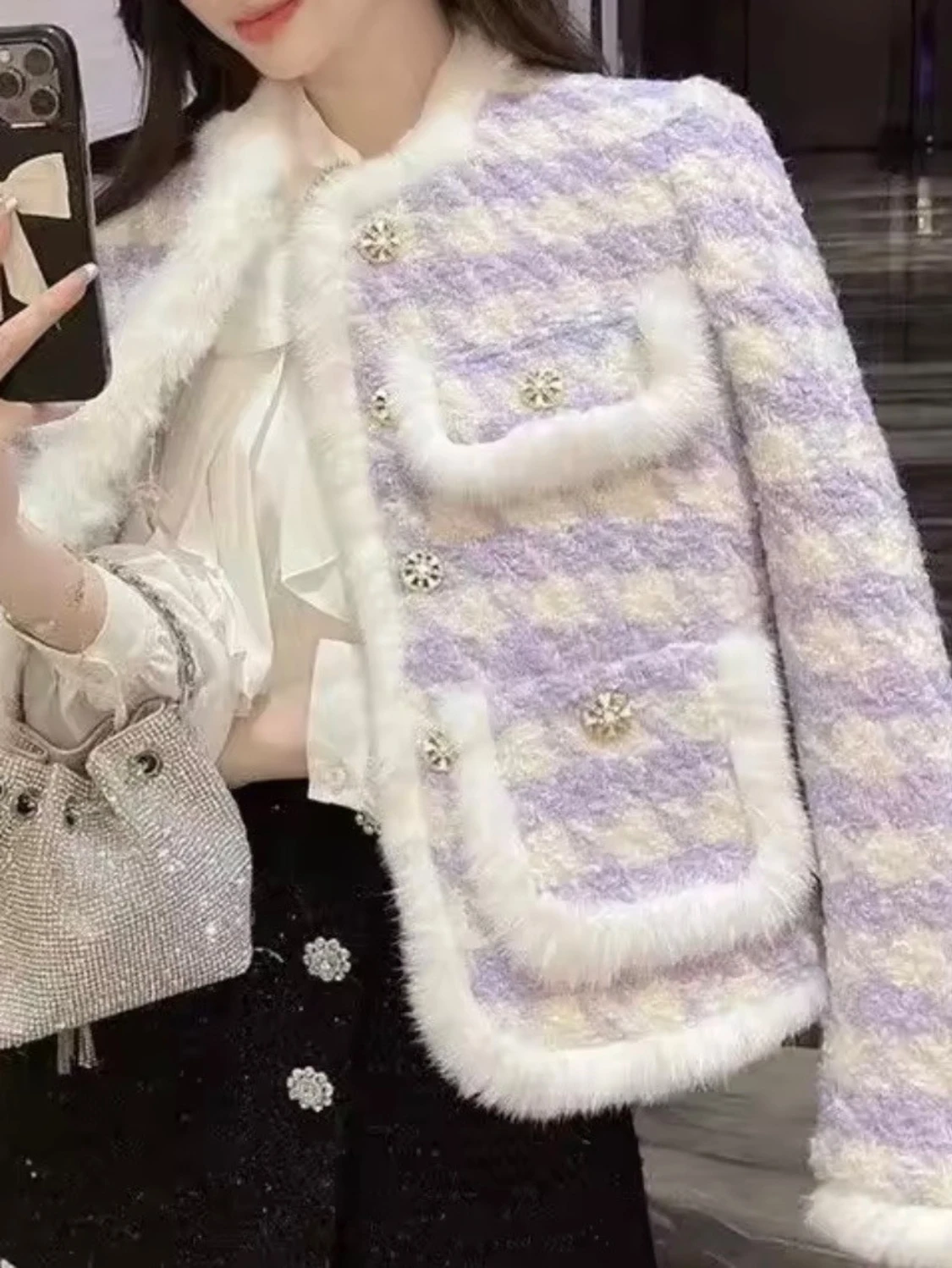 Ljuslila rutig teddyjacka med pälsdetaljer