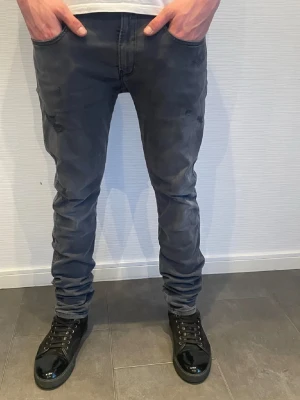 Replay anbass jeans  - Replay jeans herr| pris:499kr| storlek: W34 L34| skick:9,8/10| hör av dig vid minsta lilla fundering eller fråga|