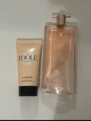 Lancome idole parfym & lotion - Lancome idole parfym och lotion i 50 ml. Kontakta för fler bilder för att se hur mycket som är kvar!