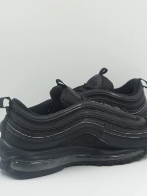 Nike Air Max 97 helsvarta sneakers 40,5  - Mycket gott skick sparsamt använda. Storlek 40,5. Självklart äkta vara! 