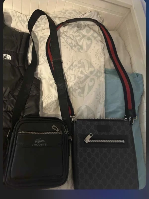 Lacoste, the north face, Canada goose, haglöfs  - Skriv för mer information om varorna.  Haglöfs 2000kr Canada goose 800kr the north face 500kr Lacoste 300