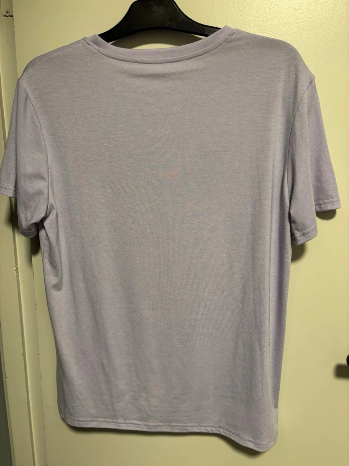 Ljuslila t-shirt med anime-tryck - 1