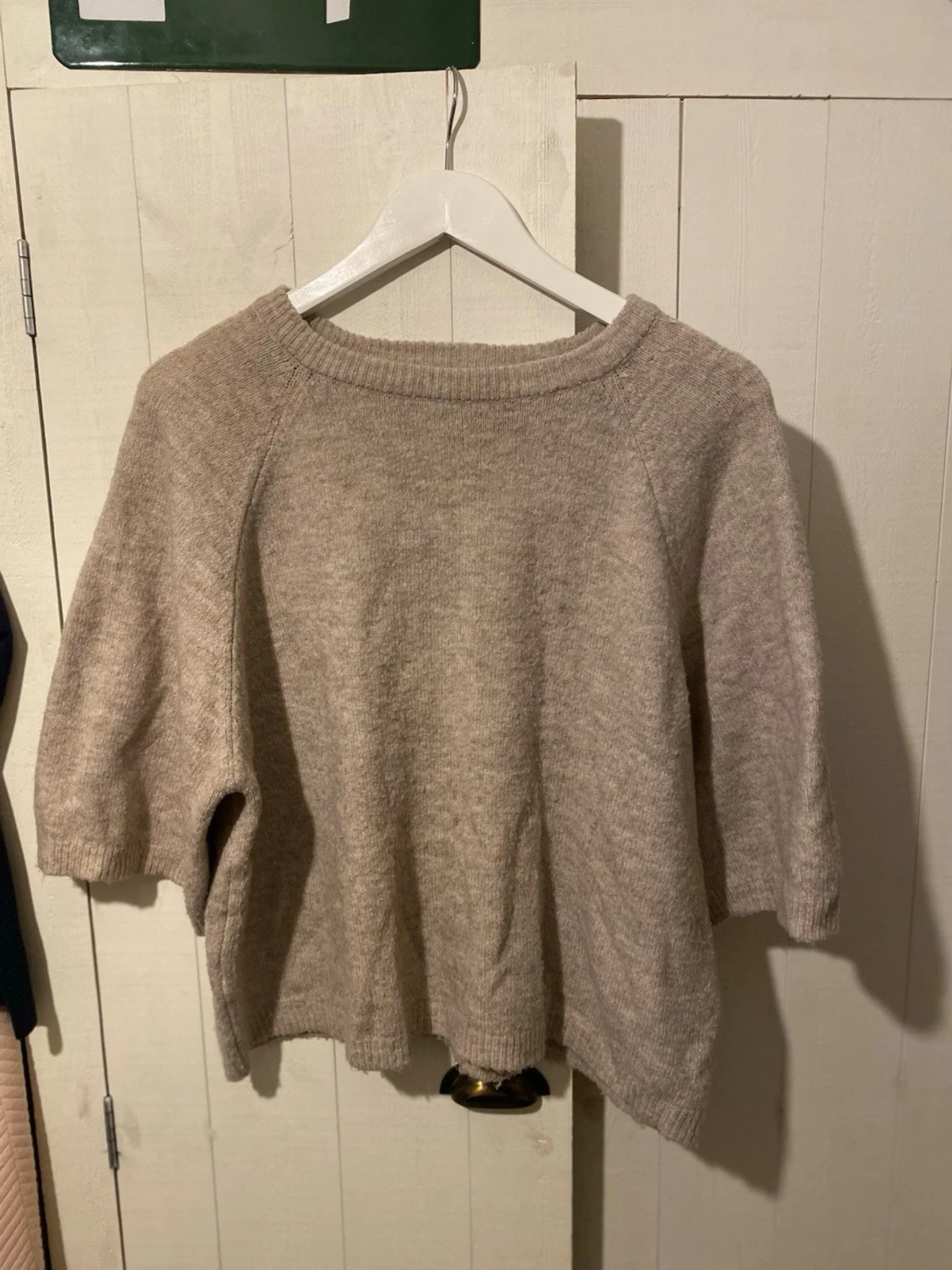 Beige stickad tröja från 157