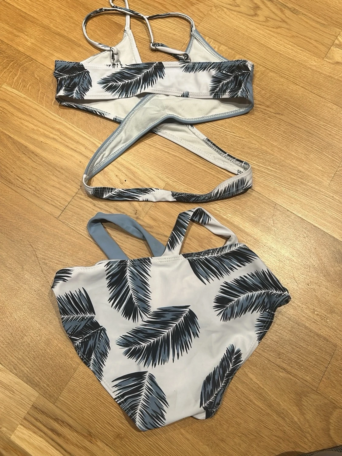 Blåvit bikini med palmbladsmönster - 3