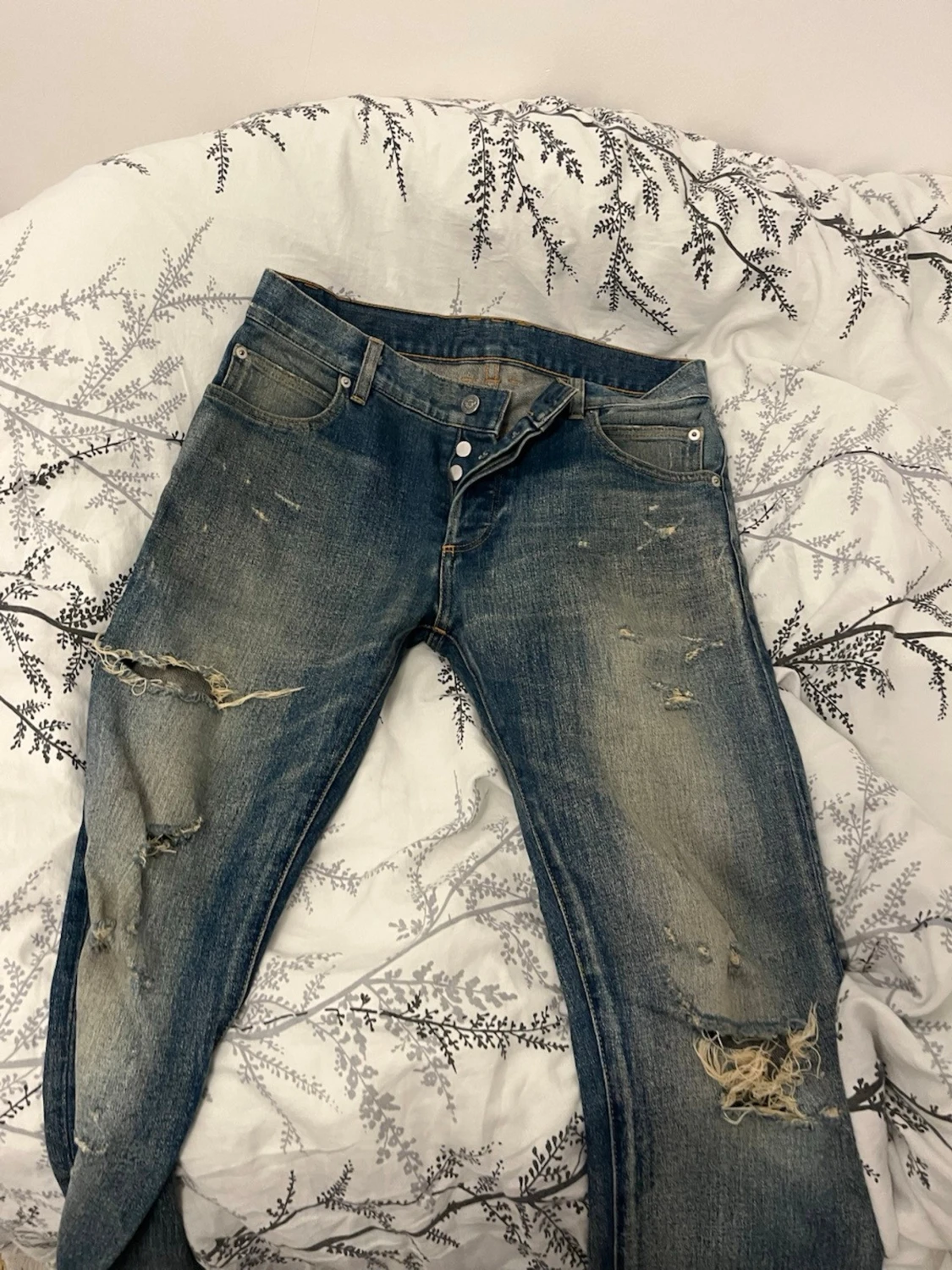 Blå slitna jeans från Balmain