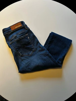 Replay jeans - Replay jeans! Storlek W27 L28. Sitter som W28 L30 passar dig som är 170-175 ungefär. Hör av er vid frågor och funderingar// Lutino UF