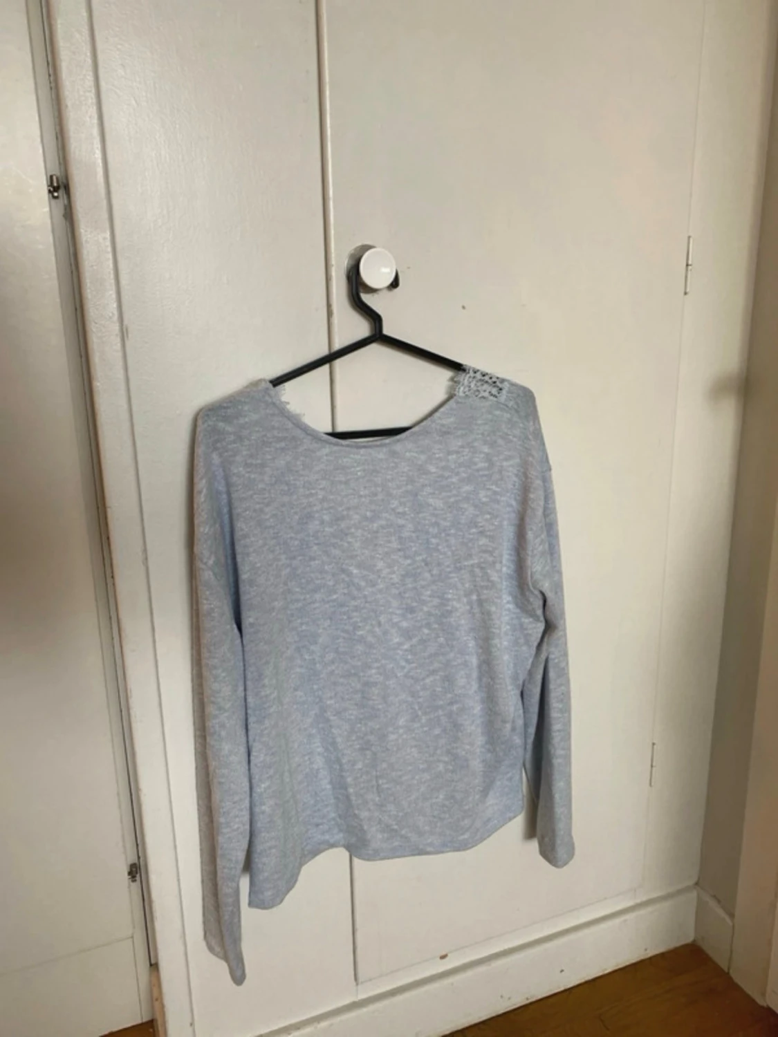 Ljusblå spetsdetaljerad tröja H&M Divided