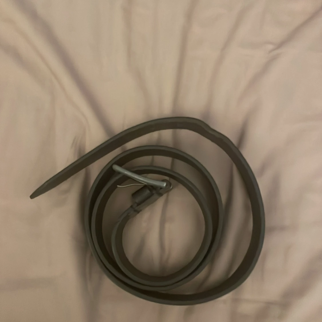 Svart klassiskt skärp i skinn