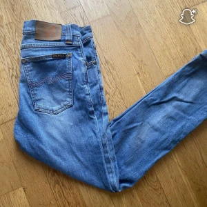 Nudie jeans  - Nudie jeans i storlek W28 L32 och modellen tight long john. Mycket fint skick. Bara att skriva vid frågor samt intresse 