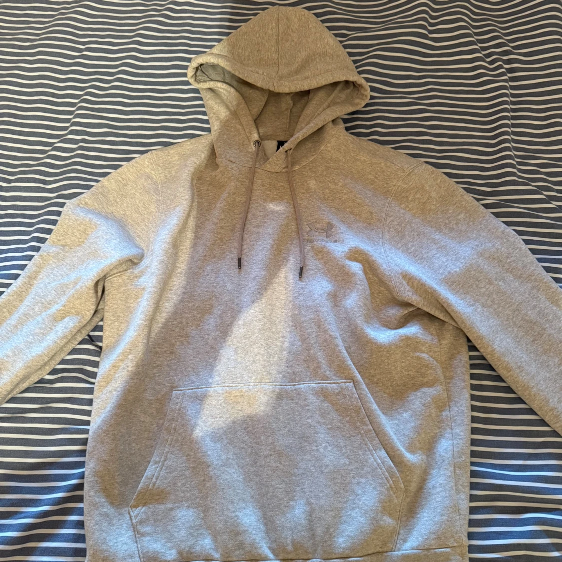 Grå hoodie från Under Armour