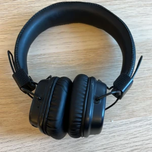 Marshall trådlösa hörlurar  - Marshall hörlurar trådlösa använda fåtal gånger 