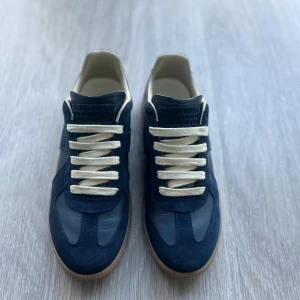 Maison Margiela Gata - Säljer dessa feta Maison margielas som är använda 1 gång. De är riktigt feta och pris går att ändra, hör av er🙌