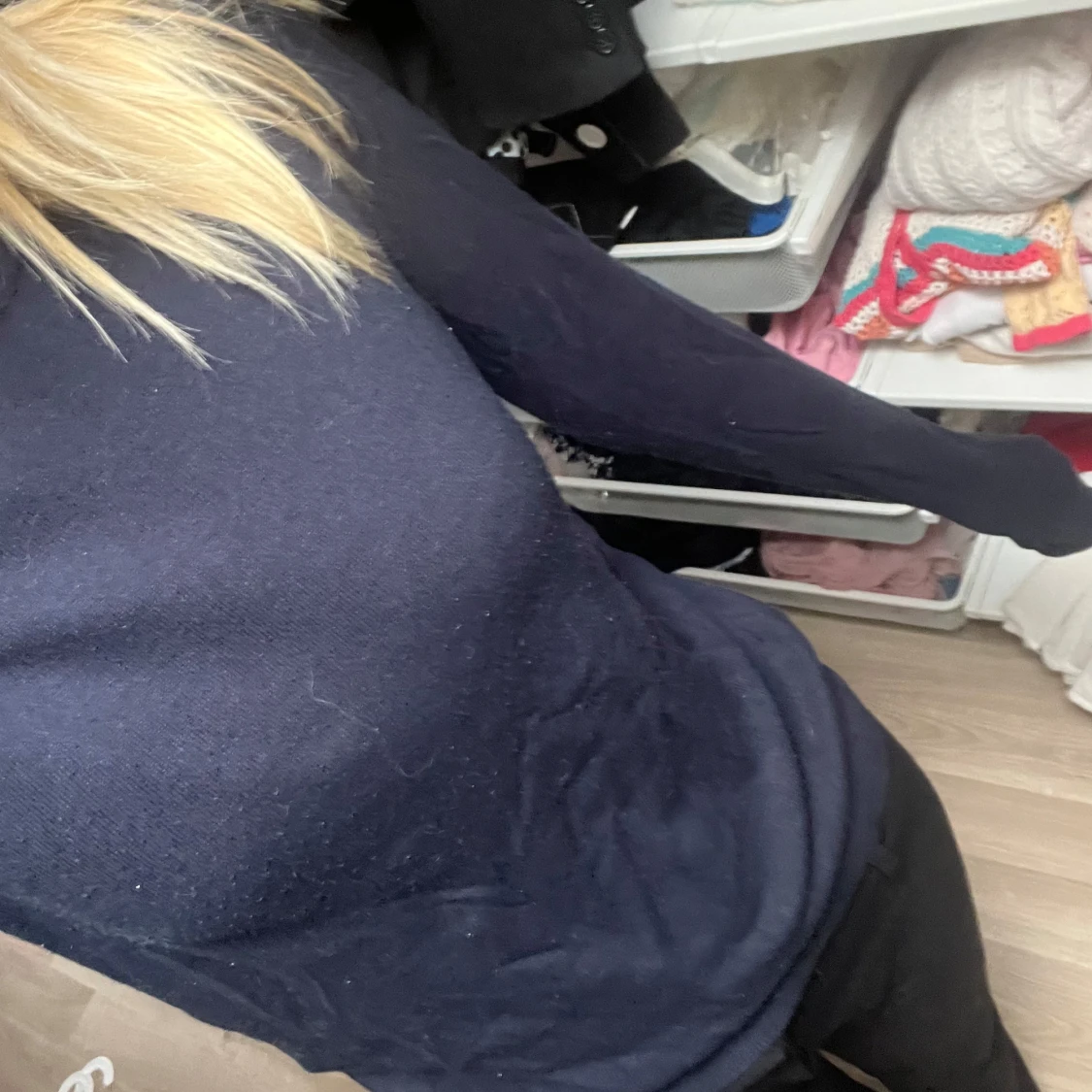 Mörkblå långärmad tröja i bomull - 1