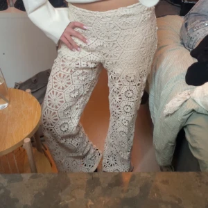 Vita virkade byxor från hm - Unika virkade byxor i vit färg från hm