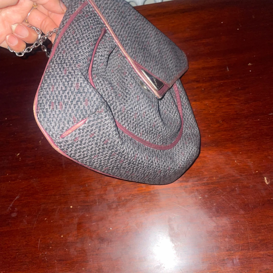 Yves Saint Laurent svart axelväska - 4