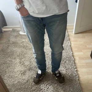 Replay ljusblå jeans, modell Waitom - Säljer ett par Replay Waitom jeans i ljusblå tvätt då jag inte använder dom längre.