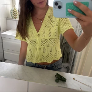 Så Cool o snygg top/bolero - Sååå snygg!! Köpt på sellpy 💛💛typ som ny