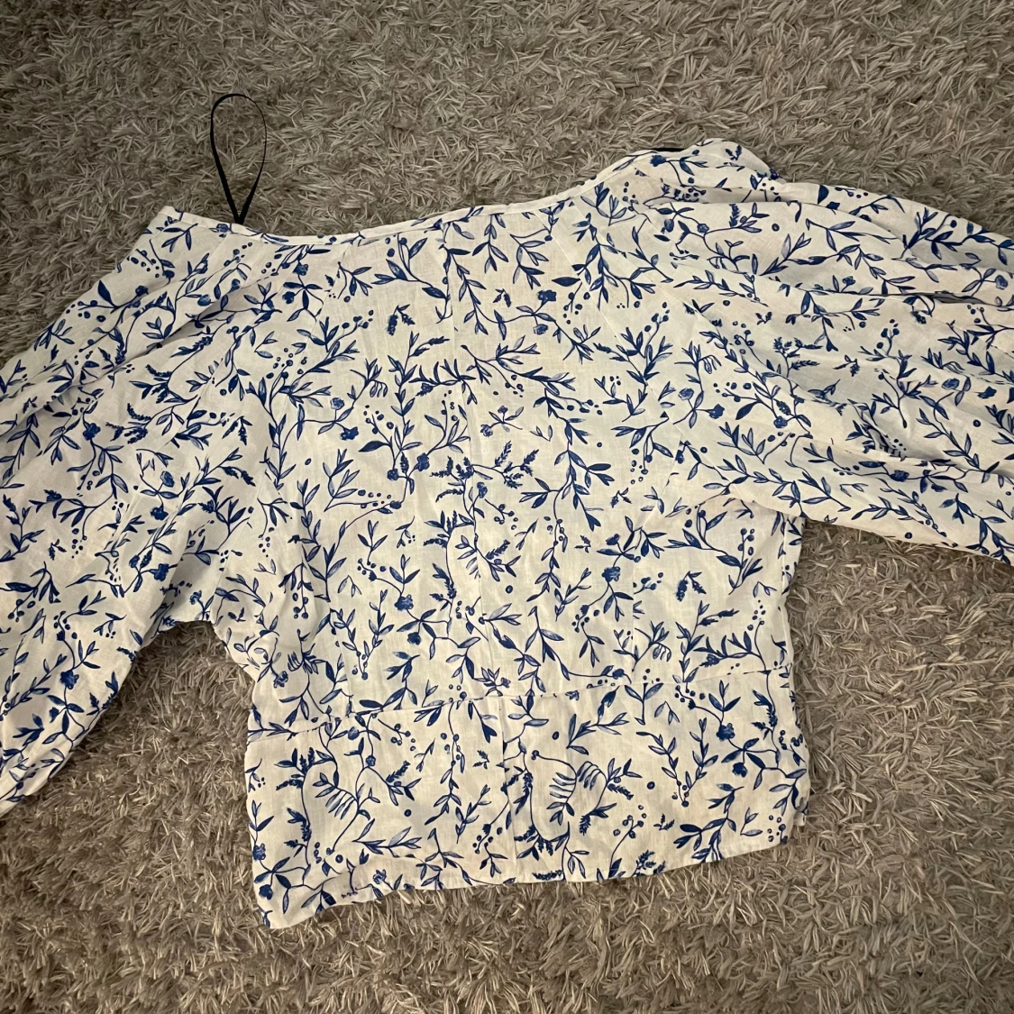 Blommig croppad blus från H&M - 2