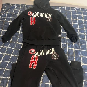 Hoodrich sätt - Hoodien och byxorna kan säljas enkilda me !