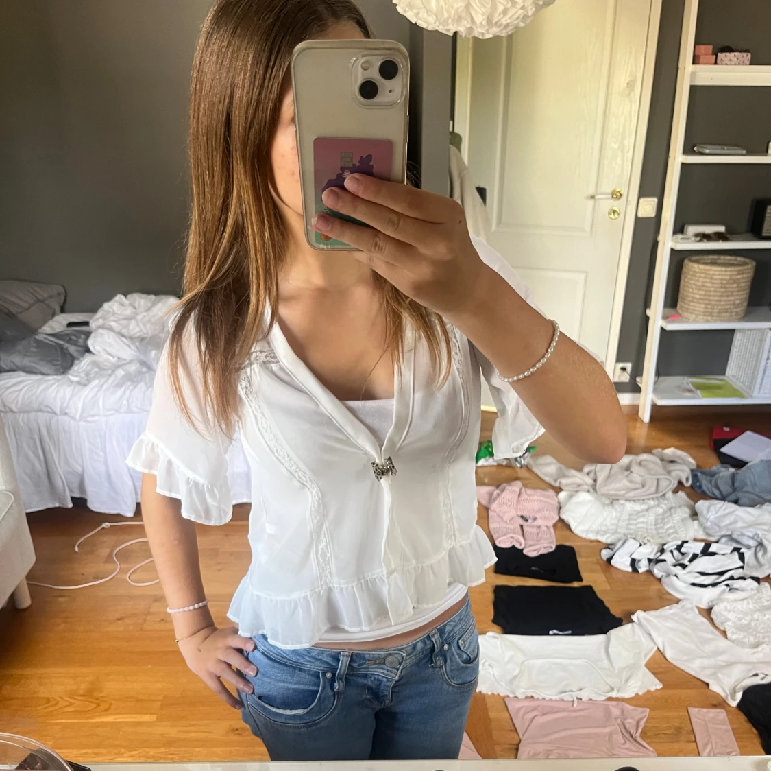 Vit blus med volanger från H&M - 1