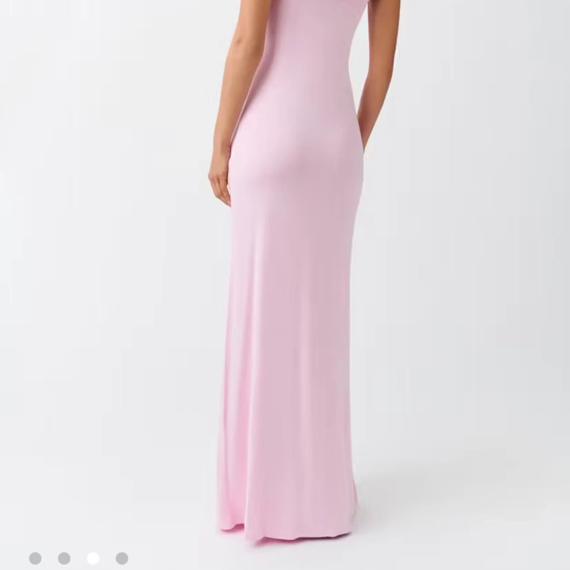 Ljusrosa långklänning med smala axelband - 3