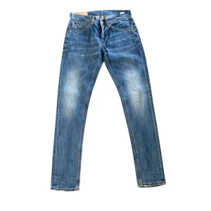 DONDUP GEORGE JEANS  - Dondup George jeans - Storlek 32 Längd: 106cm/Midija:40cm - Hör av dig vid minsta fundering// Deluxecloset 