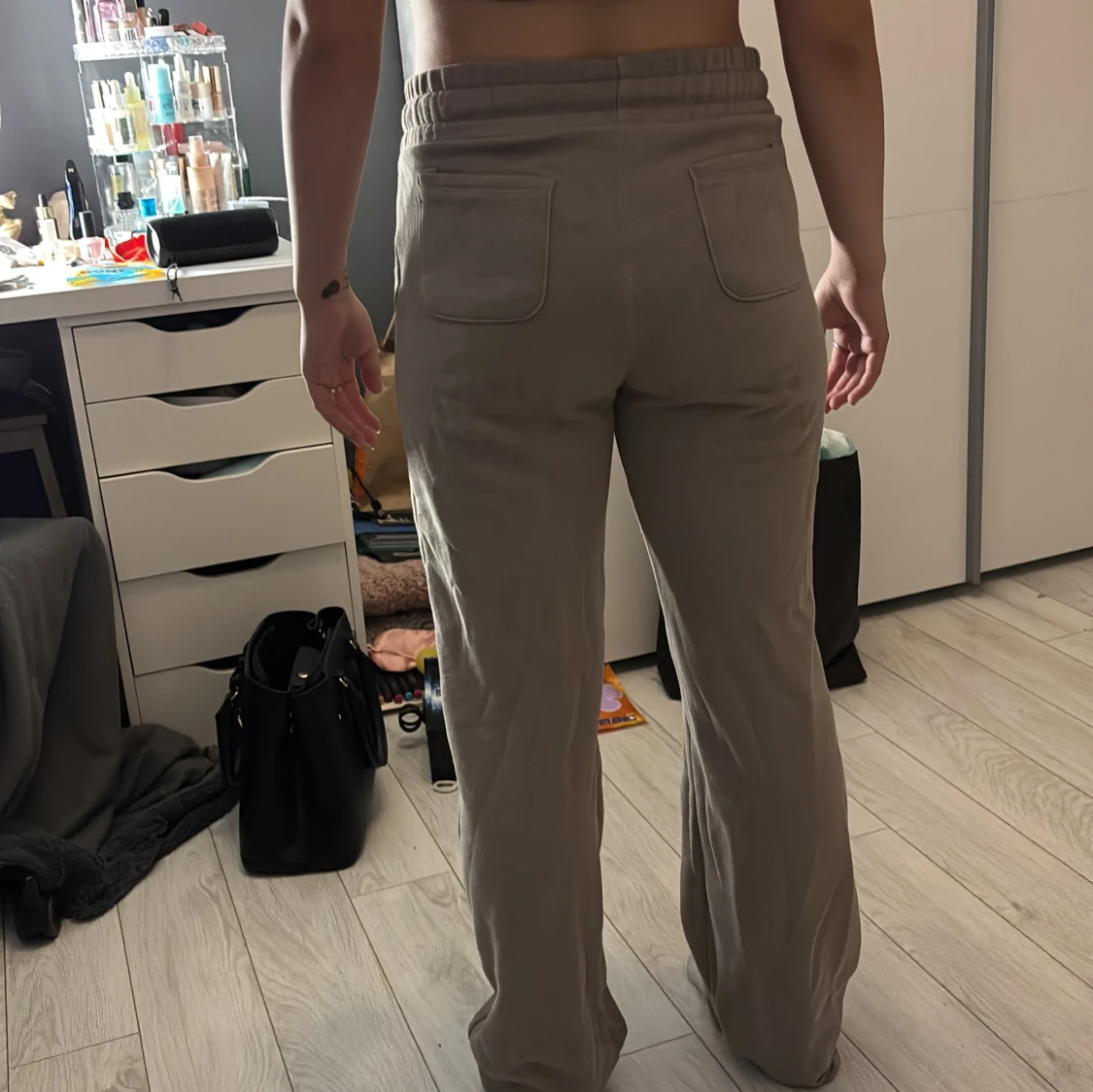 Beige mjukisbyxor från 157, stl S - 1